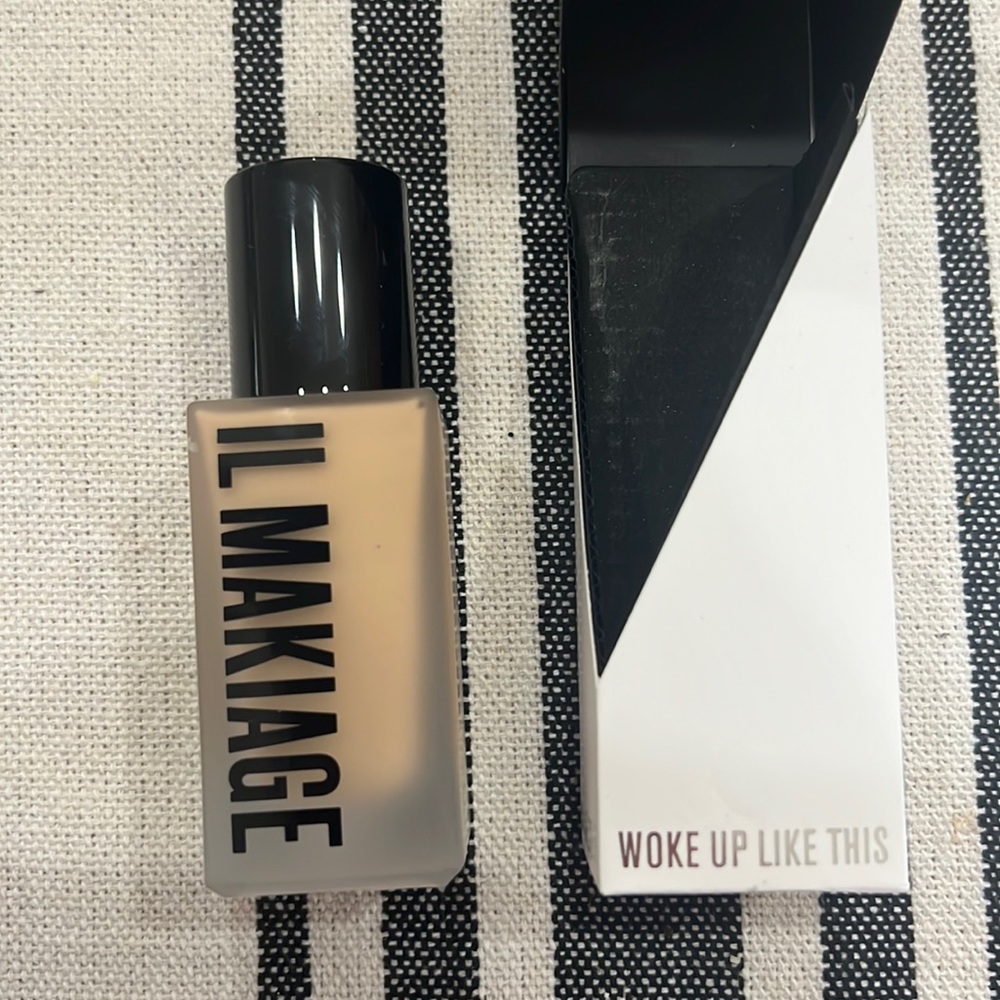 Brand new, never used in packaging. IL Makiage I woke up like this shade 60